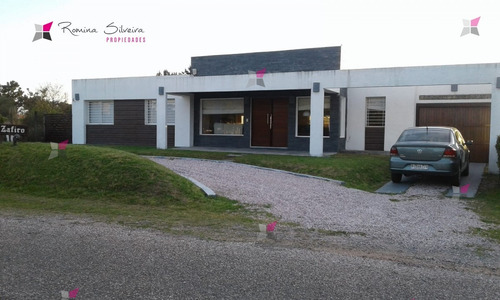 Venta Cómoda Casa En Barrio Jardines De Córdoba - Ref: 8291