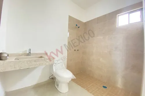 Casa Con Habitación En Planta Baja, Ubicada Al Oriente De Torreón.