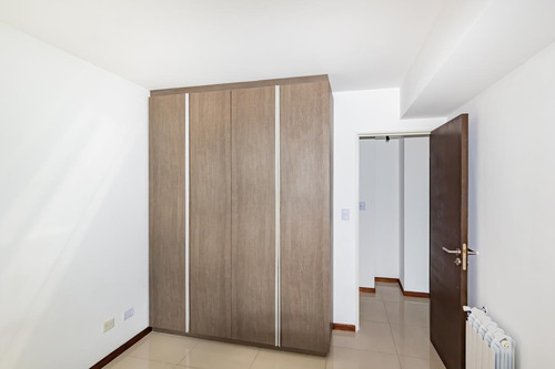 Imagen 18 de 24 de Av Pellegrini 3709 Torre 3 04 09