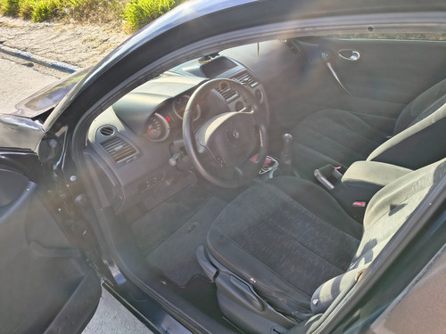 Renault Megane 1.6 Dynamique Hi-flex 4p