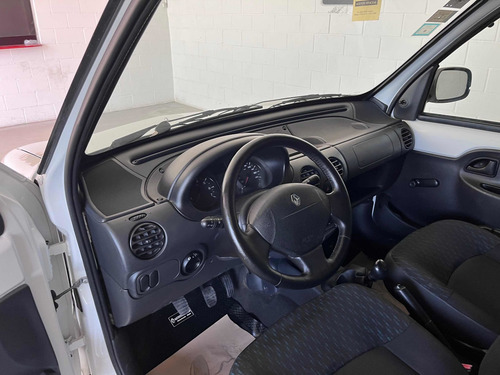 Imagen 24 de 25 de Renault Kangoo 2014 1.6 Furgon Ph3 Confort 1plc