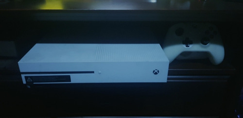 Xbox One S Más Un Control, Guitarra Y 2 Juegos