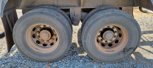 Imagem 7 de 15 de Rodotrem Graneleiro Facchini 2021/21 Com Pneus (1g84)