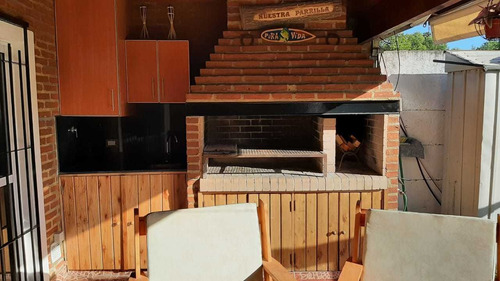 Casa En Venta En De Vicenzo Grande.del Viso Pilar