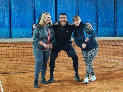 Imagen 5 de 5 de Clases De Tenis Bajo Techo. Ambos Sexos.