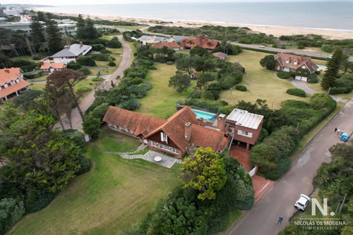 Espectacular Mansion A Metros Del Mar