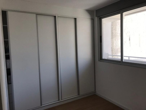 Apartamento 3 Dormitorios ,sobre Principal Avenida