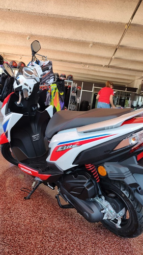 Imagen 3 de 9 de Honda Elite 125 Tricolor