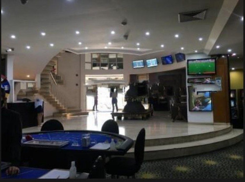 Venta De Lujoso Local Comercial En Porlamar Isla De Margarita. (f.r)