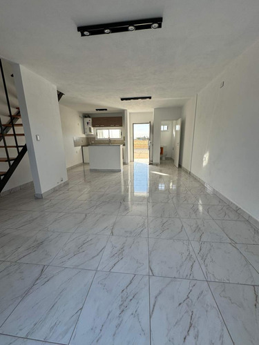 Excelente Duplex De 2 Habitaciones En Venta - Cuesta De Manantiales