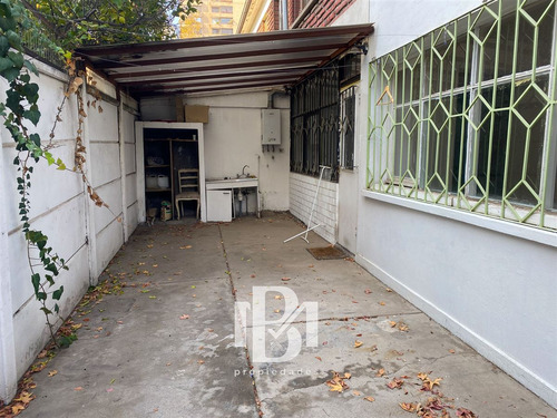 Casa En Venta De 3 Dorm. En Las Condes