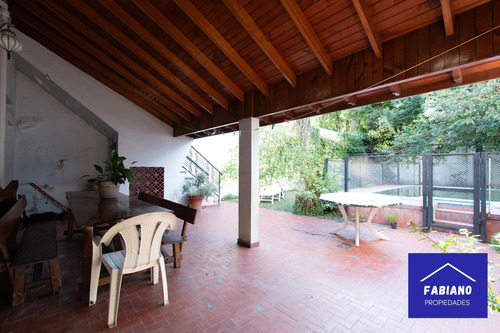 Casa Con Pileta, Quincho Y Garage. Lo Que Necesitas Para Disfrutar Todos Los Dias!