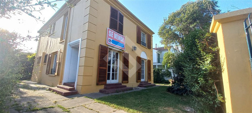 Casa En Venta De 5 Dorm. En Ñuñoa