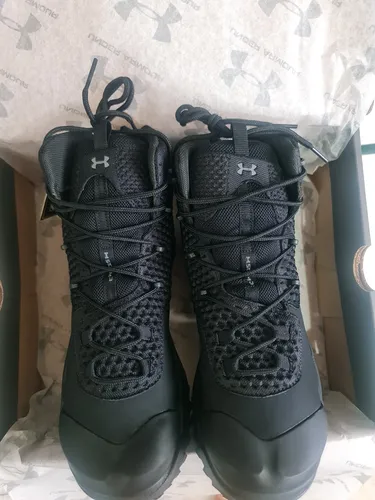 Ua keep top hammering boots