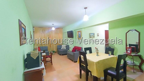 Bray Montoya Vende Amplio Apartamento En Zonas Oeste De La Ciudad De Barquisimeto En Piso Bajo Posee 3 Habitaciones 2 Baños Vigilancia Las 24 Horas Gas Directo 2#5#1#3#5#3#5 Bray Montoya