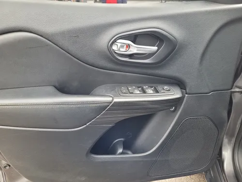 Jeep Cherokee 3.2 Longitude Plus