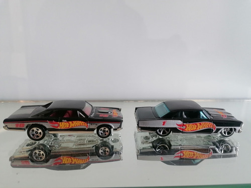 Set 2 Autos Negros Con Logo Hot Wheels Marca Hot Wheels 1:64