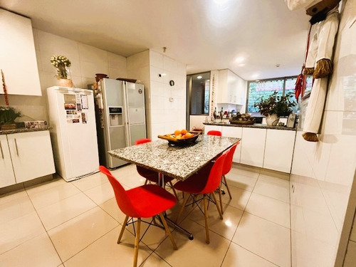 Venta, Impecable, Vistas Despejadas, Tres Dormitorios.