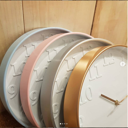 Reloj Redondo Pared Cobre Fondo Blanco 30cm