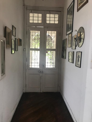 Casa En Venta En Pasaje Cerrado, Excelente Estado !!
