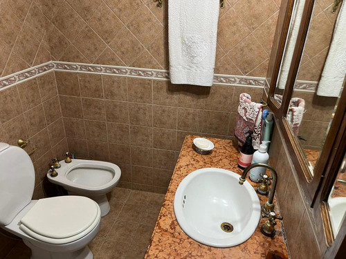 Imagen 16 de 25 de Challet En 2 Plantas , 3 Dorm , Hermoso Jardin, Cerca De Av Del Libertador