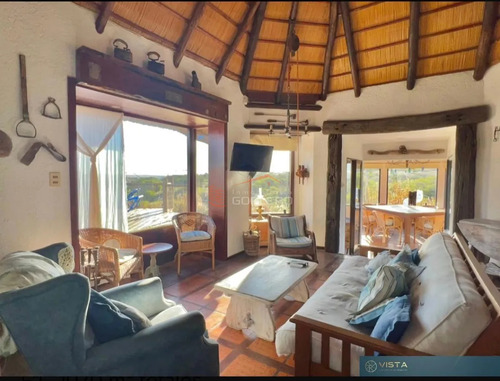 Casa En El Chorro - Manantiales, Ubicada A 200 Metros Del Mar.