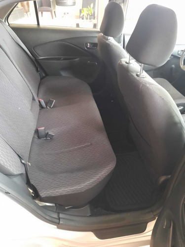 Imagen 5 de 13 de Toyota Yaris 2011 1.5 Sedan Core Aa At