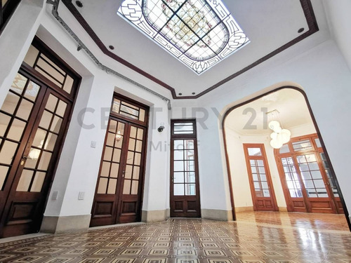 Imagen 28 de 30 de Casa De Estilo En Venta En La Plata