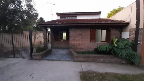 Casa En Venta En  City Bell - Acepta Permuta 