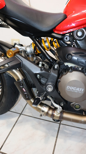 Monster 1200s Stripe