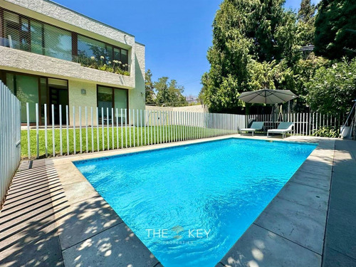 Casa En Arriendo De 5 Dorm. En Las Condes