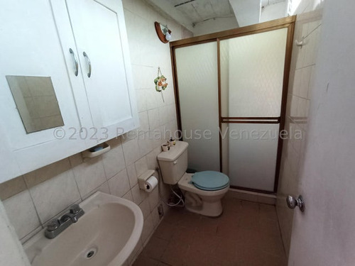 Casa En Venta De 3 Niveles La Cooperativa Maracay 25-15196 Apd