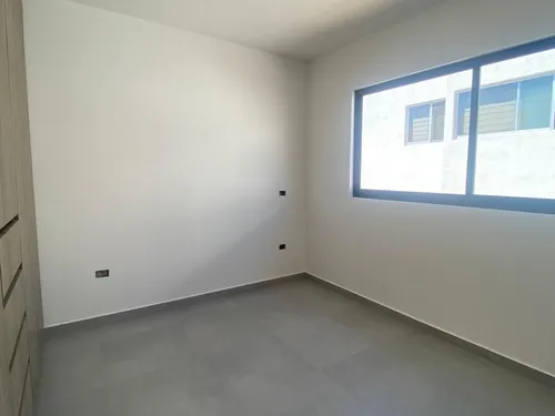 Amplia Casa En San Isidro Juriquilla, En Condominio Cerrado Con Vigilan