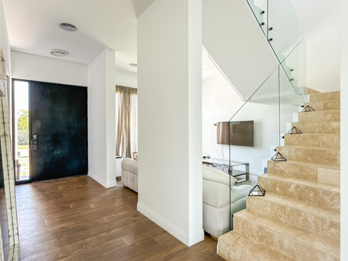 Casa En Venta Al Río 7 Amb. Minicine El Yacht Nordelta Tigre