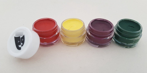 Imagen 1 de 2 de Base Cremosa Maquillaje Titi Kit 4x5gr Neto 20gr Moretones