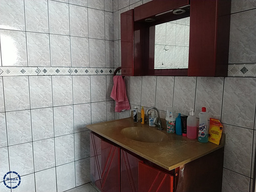 Amplo Sobrado Geminado Com 3 Dormitórios Na Vila Belmiro - V8095