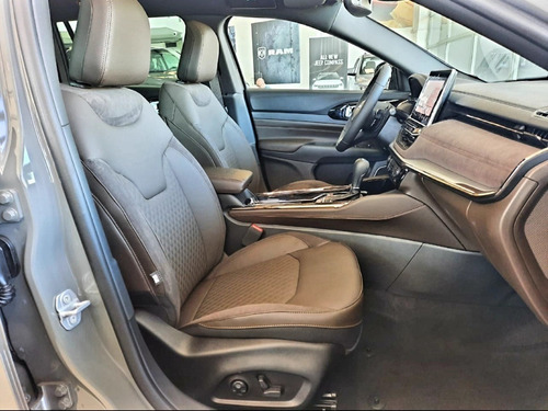 Imagen 13 de 20 de Jeep Commander 2023 2.0 Td380 At9 4x4 7pas Overland