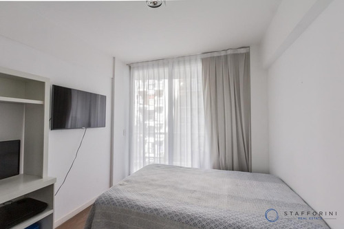 Departamento De 3 Ambientes Con Cochera Fija En Recoleta