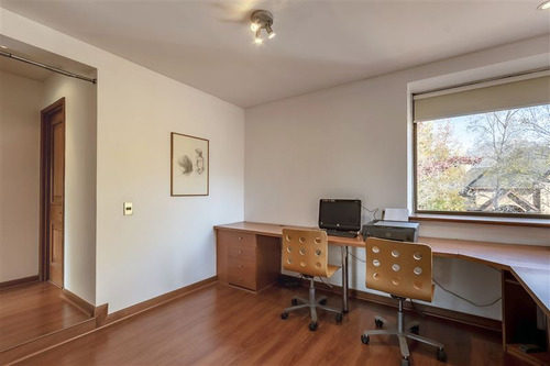 Imagen 21 de 26 de Exquisita Casa 5 Dorm. En Calle Tranquila Golf De Manquehue