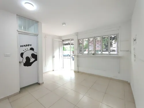 Local En Arriendo En Avenida Libertadores. Cod A28836