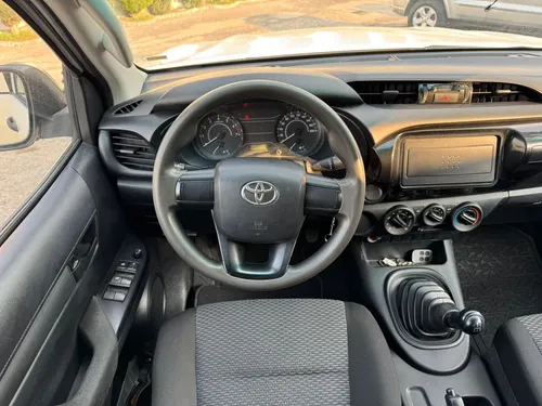 Toyota Hilux 2.7 Cabina Doble Base Mt