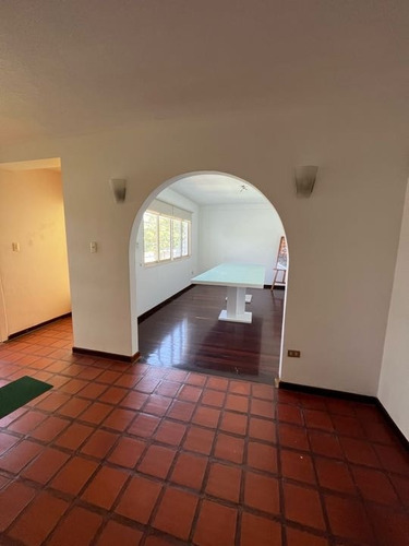 Imagen 6 de 30 de Se Vende Casa Actualizada 500 M2 5h/7b/3p La Boyera