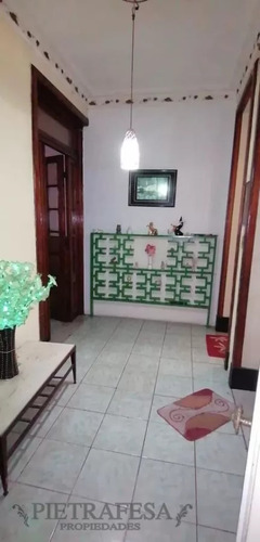 Apartamento En Venta, 2 Dormitorios, 1 Baño, Cerro Largo, Centro.