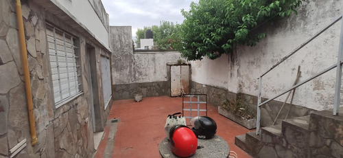 Venta Casa Antigua 2 Dormitorios En Buenas Condiciones - Rosario Barrio Sarmiento Zona Norte