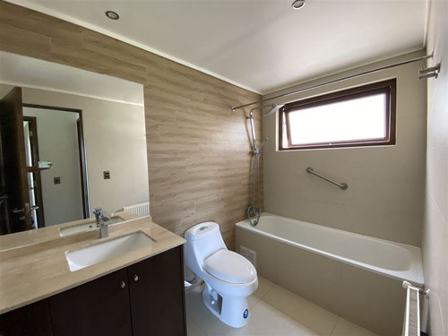 Casa En Venta De 4 Dorm. En Colina