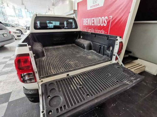 Imagen 9 de 15 de Toyota Hilux 2019 4p Doble Cabina Sr L4/2.7 Man