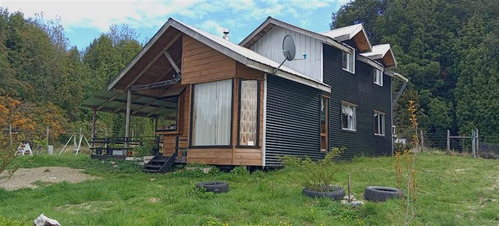 Casa Venta 3 Dormitorios Sector De Llicaldad, Castro, Chiloé