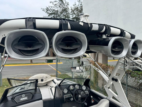 Lancha Axis T23