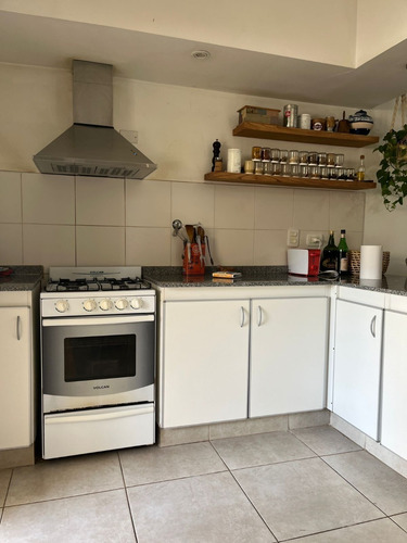 Imagen 2 de 9 de Impecable Duplex 3 Amb Con Jardin Y Cochera