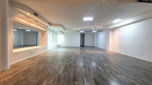 Edificio En RÃo Grande: ¡712 M² Con Ingresos Asegurados! 2 Locales Comerciales + Amplio Departamento